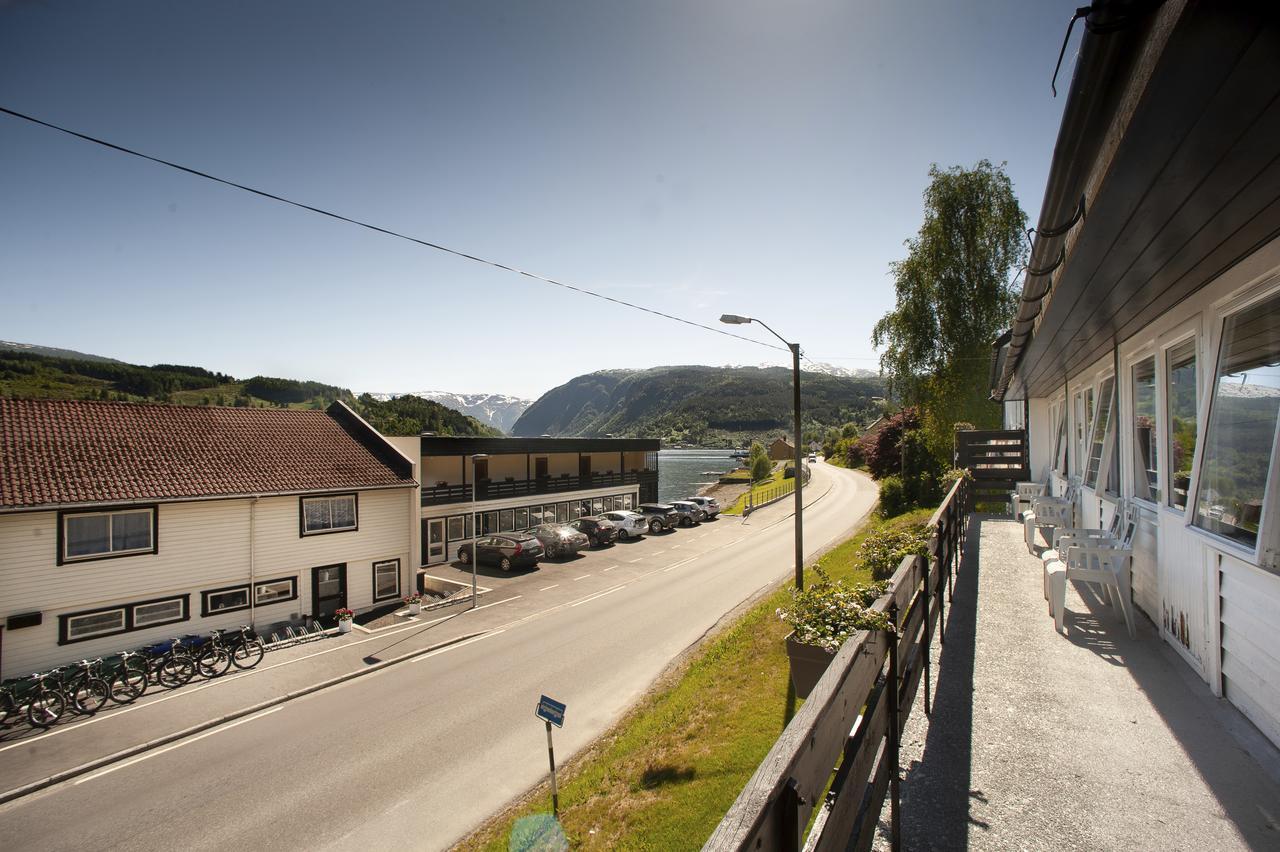 Strand Fjordmotel Ulvik Buitenkant foto