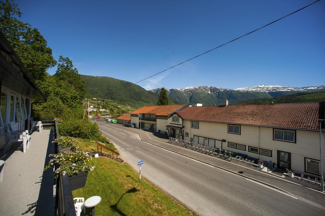 Strand Fjordmotel Ulvik Buitenkant foto